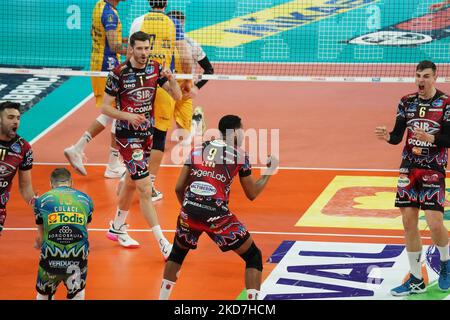 sir Safety conad perugia Jubel während der Volleyball-Meisterschaft der italienischen Serie A der Männer in der Superliga - Sir Safety Conad Perugia gegen Leo Schuhe PerkinElmer Modena am 13. April 2022 im Pala Barton in Perugia, Italien (Foto: Loris Cerquiglini/LiveMedia/NurPhoto) Stockfoto