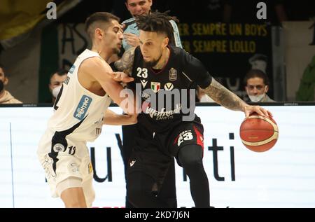 Daniel Hackett (Segafredo Virtus Bologna) während der Serie A1 italienischen LBA Basketball-Meisterschaft Spiel Segafredo Virtus Bologna gegen. Dolomiti Energia Trient in der Segafredo Arena - Bologna, 13. April 2022(Foto von Michele Nucci/LiveMedia/NurPhoto) Stockfoto