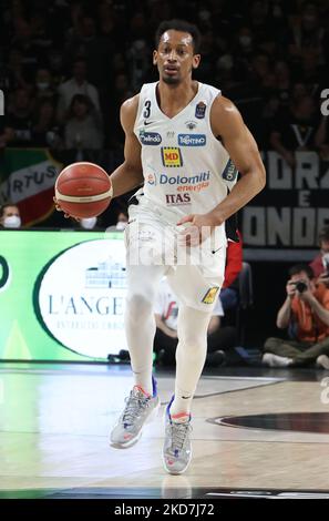 Jonathan Williams (Dolomiti Energia Trento) während der Serie A1 italienischen LBA Basketball-Meisterschaft Spiel Segafredo Virtus Bologna gegen. Dolomiti Energia Trient in der Segafredo Arena - Bologna, 13. April 2022(Foto von Michele Nucci/LiveMedia/NurPhoto) Stockfoto