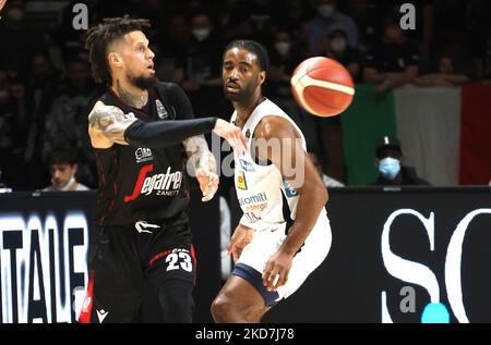 Daniel Hackett (Segafredo Virtus Bologna) während der Serie A1 italienischen LBA Basketball-Meisterschaft Spiel Segafredo Virtus Bologna gegen. Dolomiti Energia Trient in der Segafredo Arena - Bologna, 13. April 2022(Foto von Michele Nucci/LiveMedia/NurPhoto) Stockfoto