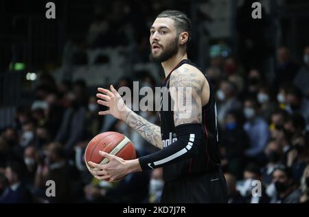 Isaia Cordinier (Segafredo Virtus Bologna) während der Serie A1 italienischen LBA Basketball-Meisterschaft Spiel Segafredo Virtus Bologna gegen. Dolomiti Energia Trient in der Segafredo Arena - Bologna, 13. April 2022(Foto von Michele Nucci/LiveMedia/NurPhoto) Stockfoto