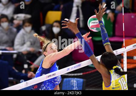 Celine Van Gestel (Il Bisonte Firenzone) während des Volleyball-Spiels der italienischen Serie A1 für Frauen - Il Bisonte Firenzone gegen Prosecco Doc Imoco Volley Conegliano am 13. April 2022 im Pala Wanny in Florenz, Italien (Foto von Lisa Guglielmi/LiveMedia/NurPhoto) Stockfoto