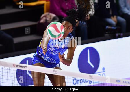 Sylvia Nwakalor (Il Bisonte Firenzone) während des Volleyball-Spiels der italienischen Serie A1 für Frauen - Il Bisonte Firenzone gegen Prosecco Doc Imoco Volley Conegliano am 13. April 2022 im Pala Wanny in Florenz, Italien (Foto von Lisa Guglielmi/LiveMedia/NurPhoto) Stockfoto