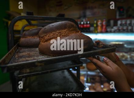 Spezielles Osterbrot, fertig zum Verkauf in einer kleinen Bäckerei in Cusco. Am Donnerstag, den 14. April 2022, in Cusco, Peru. (Foto von Artur Widak/NurPhoto) Stockfoto