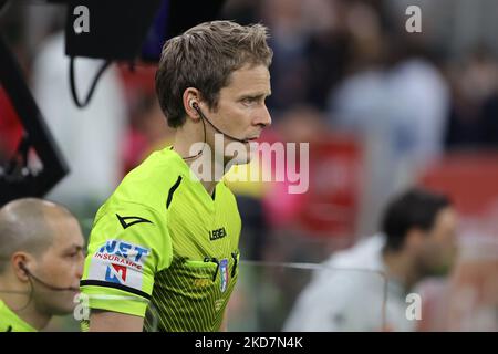 Schiedsrichter Daniele Chiffi während des Fußballspiels der Serie A 2021/22 zwischen dem AC Mailand und dem FC Genua im Giuseppe-Meazza-Stadion, Mailand, Italien, am 15. April 2022 (Foto: Fabrizio Carabelli/LiveMedia/NurPhoto) Stockfoto