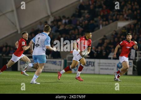 Luther Burrell von Newcastle Falcons sucht Unterstützung beim European Rugby Challenge Cup-Spiel zwischen Newcastle Falcons und Glasgow Warriors am Freitag, den 15.. April 2022 im Kingston Park, Newcastle. (Foto von Chris Lishman/MI News/NurPhoto) Stockfoto