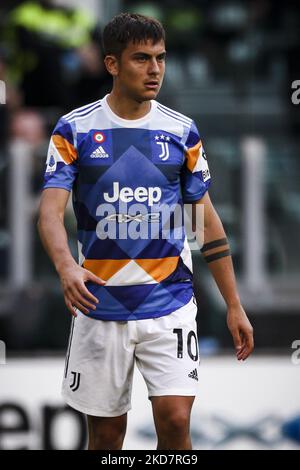 Juventus Forward Paulo Dybala (10) blickt während des Fußballspiels Nr. 33 JUVENTUS - BOLOGNA am 16. April 2022 im Allianz Stadium in Turin, Piemont, Italien, auf. (Foto von Matteo Bottanelli/NurPhoto) Stockfoto