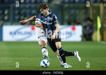 Aleksej Miranchuk (Atalanta BC) im Einsatz während des spiels atalanta BC gegen den FC Hellas Verona am 18. April 2022 im Gewiss Stadium in Bergamo, Italien (Foto: Francesco Scaccianoce/LiveMedia/NurPhoto) Stockfoto