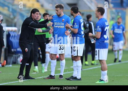 Andrea Sottil, Cheftrainer von ASCOLI CALCIO, zeigt sich beim Spiel der Serie B zwischen Parma Calcio und Ascoli Calcio in Ennio Tardini am 18. April 2022 in Parma, Italien. (Foto von Luca Amedeo Bizzarri/LiveMedia/NurPhoto) Stockfoto