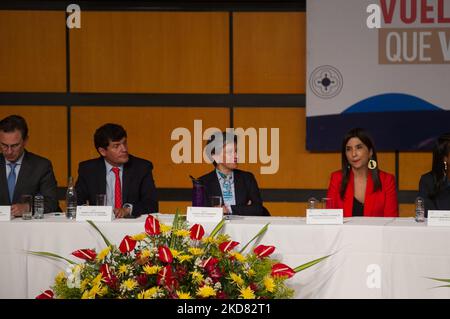 Claudia Lopez, die Bürgermeisterin von Bogota, während der Eröffnung der Internationalen Buchmesse (FILBO) in Bogota, Kolumbien, am 19. April 2022. Seit Beginn der COVID-19-Pandemie mit Südkorea als Gastland öffnete die Buchmesse ihre Pforten für Besucher. (Foto von Sebastian Barros/NurPhoto) Stockfoto