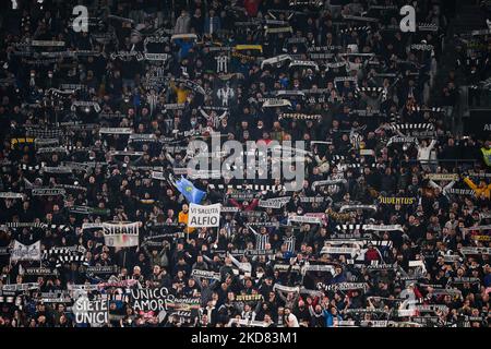 Juventus-Fans beim Halbfinale 2. Leg von Coppa Italia zwischen Juventus FC und ACF Fiorentina im Allianz Stadium am 20. April 2022 in Turin, Italien. (Foto von Alberto Gandolfo/NurPhoto) Stockfoto