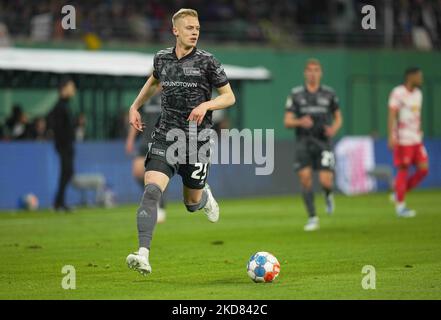 Timo Baumgartl von der Union Berlin kontrolliert den Ball beim RB Leipzig gegen den FC Union Berlin, DFB-Pokal Halbfinale in der Red Bull Arena, Leipzig, Deutschland am 20. April 2022. (Foto von Ulrik Pedersen/NurPhoto) Stockfoto