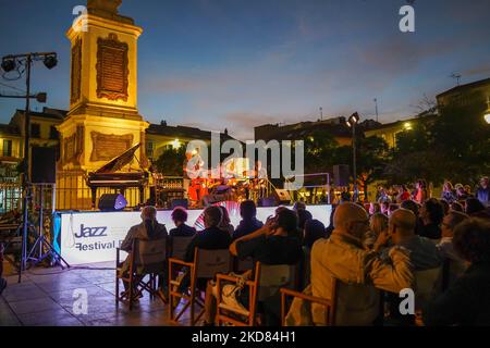 Jazz-Festival in Malaga, Jazzabierto. Die Plaza de merced in Malaga, Spanien, wird im Freien und in Bars gefeiert. Stockfoto