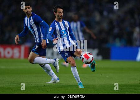 Portos portugiesischer Mittelfeldspieler Fabio Vieira in Aktion beim portugiesischen Cup-Halbfinale zwischen dem FC Porto und Sporting CP am 21. April 2022 im Dragao Stadium in Porto, Portugal. (Foto von Paulo Oliveira / NurPhoto) Stockfoto