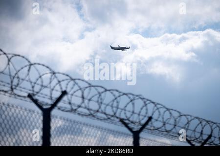 Pilatus PC-12 NG (SP-ZIW) am 22. April 2022 auf dem Chopin-Flughafen in Warschau, Polen. Der Streik und der massenhafte Rücktritt der Fluglotsen von der polnischen Flugsicherungsagentur führen zu zahlreichen Verspätungen und Annullierungen der Flüge im polnischen Luftraum. (Foto von Mateusz Wlodarczyk/NurPhoto) Stockfoto