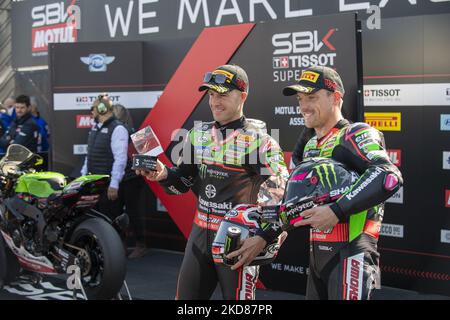 NÂ 22 Alex Lowes GBR Kawasaki ZX-10RR Kawasaki Racing Team WorldSBK 2Â. NÂ 65 Jonathan Rea GBR Kawasaki ZX-10RR Kawasaki Racing Team WorldSBK 3Â. Während der Superbike-Weltmeisterschaft - SBK Motul Dutch Round - FIM Superbike World Championship 2022 - Superpole am 23. April, 2022 auf dem TT Assen Circuit in Assen (Niederlande), Niederlande (Foto: Otto Moretti/LiveMedia/NurPhoto) Stockfoto