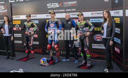 NÂ 1 Toprak Razgatlioglu TUR Yamaha YZF R1 Pata Yamaha mit Brixx WorldSBK 1Â. NÂ 22 Alex Lowes GBR Kawasaki ZX-10RR Kawasaki Racing Team WorldSBK 2Â. NÂ 65 Jonathan Rea GBR Kawasaki ZX-10RR Kawasaki Racing Team WorldSBK 3Â. Während der Superbike-Weltmeisterschaft - SBK Motul Dutch Round - FIM Superbike World Championship 2022 - Superpole am 23. April 2022 auf dem TT Assen Circuit in Assen (Niederlande), Niederlande (Foto von Otto Moretti/LiveMedia/NurPhoto) Stockfoto