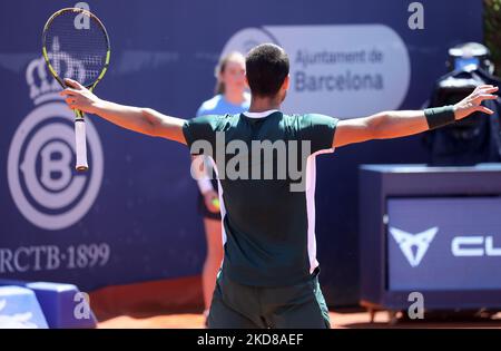 Carlos Alcaraz während der Wiederaufnahme des Spiels gegen Alex De Minaur, das dem Halbfinale des Barcelona Open Banc Sabadell Tennisturniers, 69. Conde de Godo Trophy, am 24.. April 2022 in Barcelona entspricht. (Foto von Joan Valls/Urbanandsport/NurPhoto) Stockfoto