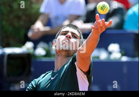 Carlos Alcaraz während der Wiederaufnahme des Spiels gegen Alex De Minaur, das dem Halbfinale des Barcelona Open Banc Sabadell Tennisturniers, 69. Conde de Godo Trophy, am 24.. April 2022 in Barcelona entspricht. (Foto von Joan Valls/Urbanandsport/NurPhoto) Stockfoto
