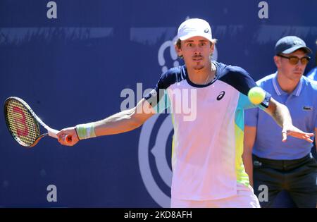 Alex De Minaur während der Wiederaufnahme des Spiels gegen, entsprechend dem Halbfinale des Barcelona Open Banc Sabadell Tennisturniers, 69. Conde de Godo Trophy, in Barcelona, am 24.. April 2022. (Foto von Joan Valls/Urbanandsport/NurPhoto) Stockfoto