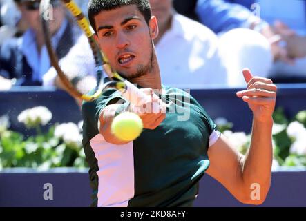 Carlos Alcaraz während der Wiederaufnahme des Spiels gegen Alex De Minaur, das dem Halbfinale des Barcelona Open Banc Sabadell Tennisturniers, 69. Conde de Godo Trophy, am 24.. April 2022 in Barcelona entspricht. (Foto von Joan Valls/Urbanandsport/NurPhoto) Stockfoto