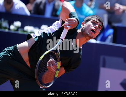 Carlos Alcaraz während der Wiederaufnahme des Spiels gegen Alex De Minaur, das dem Halbfinale des Barcelona Open Banc Sabadell Tennisturniers, 69. Conde de Godo Trophy, am 24.. April 2022 in Barcelona entspricht. (Foto von Joan Valls/Urbanandsport/NurPhoto) Stockfoto