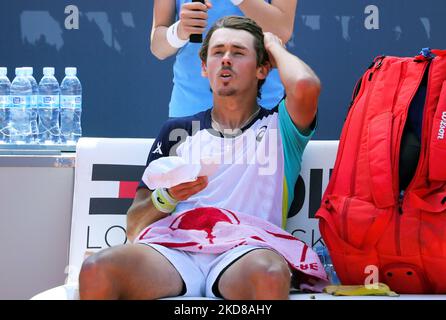 Alex De Minaur während der Wiederaufnahme des Spiels gegen, entsprechend dem Halbfinale des Barcelona Open Banc Sabadell Tennisturniers, 69. Conde de Godo Trophy, in Barcelona, am 24.. April 2022. (Foto von Joan Valls/Urbanandsport/NurPhoto) Stockfoto