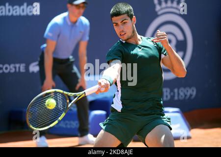 Carlos Alcaraz während der Wiederaufnahme des Spiels gegen Alex De Minaur, das dem Halbfinale des Barcelona Open Banc Sabadell Tennisturniers, 69. Conde de Godo Trophy, am 24.. April 2022 in Barcelona entspricht. (Foto von Joan Valls/Urbanandsport/NurPhoto) Stockfoto