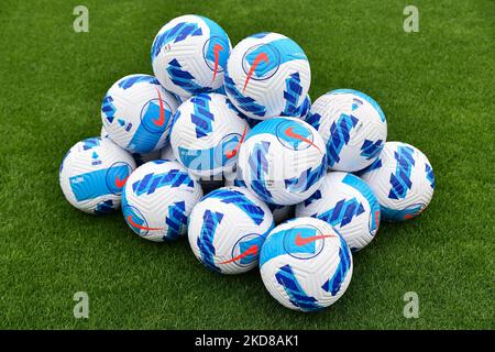 Offizielle Kugeln Serie A 2021/2022 während des italienischen Fußballs Serie A Spiel Empoli FC gegen SSC Napoli am 24. April 2022 im Carlo Castellani Stadion in Empoli, Italien (Foto von Lisa Guglielmi/LiveMedia/NurPhoto) Stockfoto