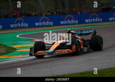 Lando Norris (GBR) McLaren MCL36 während der Formel-1-Meisterschaft Formel 1 Rolex Emilia Romagna Grand Prix 2022, 4. Runde des FIA Formel 1-Weltmeisterschaftsrennens 2022 am 24. April 2022 auf dem Enzo e Dino Ferrari Circuit in Imola, Italien (Foto: Alessio De Marco/LiveMedia/NurPhoto) Stockfoto