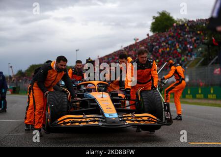 Daniel Ricciardo (AUS) McLaren MCL36 während der Formel-1-Meisterschaft Formel 1 Rolex Emilia Romagna Grand Prix 2022, 4. Runde des FIA Formel 1-Weltmeisterschaftslaufs 2022 am 24. April 2022 auf dem Enzo e Dino Ferrari Circuit in Imola, Italien (Foto by Alessio De Marco/LiveMedia/NurPhoto) Stockfoto