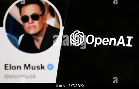 Das OpenAI-Logo auf einem Telefonbildschirm und Elon Musks Twitter-Account auf einem Bildschirm im Hintergrund sind auf diesem Illustrationsfoto zu sehen, das am 24. April 2022 in Polen aufgenommen wurde. (Foto-Illustration von Jakub Porzycki/NurPhoto) Stockfoto