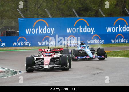 Valtteri Bottas aus Finnland fährt den (77) Alfa Romeo F1 Team Orlen C42 Ferrari 066/7 während des Rolex Gran Premio Del Made in Italy und Dell'Emilia-Romagna F1 am 22. Und 24. April 2022 in Imola, Italien. (Foto von Alessio Morgese/NurPhoto) Stockfoto