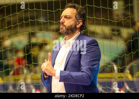 Cheftrainer Stefano Lavarini (Novara) während des Volleyball-Spiels der italienischen Serie A1 für Frauen - Vero Volley Monza gegen Igor Gorgonzola Novara am 24. April 2022 in der Arena di Monza in Monza, Italien (Foto: Valerio Origo/LiveMedia/NurPhoto) Stockfoto