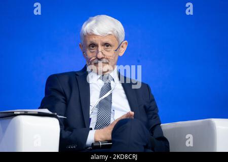 Der ehemalige slowakische Premierminister Mikulas Dzurinda während des Europäischen Wirtschaftskongresses am 25. April 2022 in Katowice, Polen (Foto: Mateusz Wlodarczyk/NurPhoto) Stockfoto