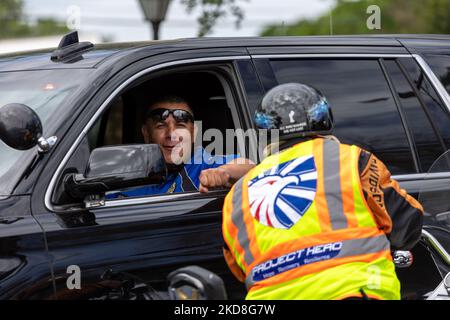 Radfahrer von Project HERO werden bei der Teilnahme an der Texas Challenge 2022 gesehen, einer sechstägigen, 400 Meilen langen Fahrradtour von San Antonio nach Dallas, Texas. Project HERO ist eine Non-Profit-Organisation, die verwundete und behinderte Veteranen und Ersthelfer durch verschiedene Radsportprogramme und Veranstaltungen nutzt. Dienstag, 26. April 2022 in Georgetown, Texas. (Foto von Jason Whitman/NurPhoto) Stockfoto