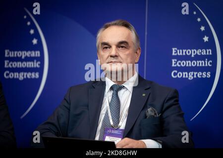 Waldemar Pawlak (Polskie Stronnictwo Ludowe) während des Europäischen Wirtschaftskongresses in Katowice, Polen, am 26. April 2022 (Foto: Mateusz Wlodarczyk/NurPhoto) Stockfoto