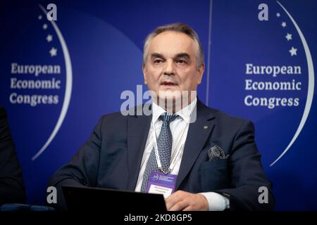 Waldemar Pawlak (Polskie Stronnictwo Ludowe) während des Europäischen Wirtschaftskongresses in Katowice, Polen, am 26. April 2022 (Foto: Mateusz Wlodarczyk/NurPhoto) Stockfoto