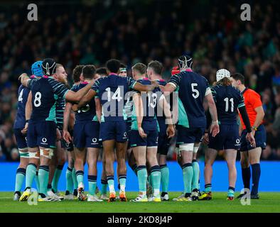 5.. November 2022; Aviva Stadium, Dublin, Irland: Herbst Series international Rugby Irland gegen Südafrika; das irische Team wackelt zwischen den Spielen Stockfoto