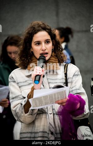 ‘Der großen Kundgebung am 19. November in Paris, Frankreich, am 05. November 2022, wurde das Kollektiv „nous touten“ für einen Flash-Mob in Form eines Chors zur Aufführung feministischer Lieder auf dem Vorplatz von Beaubourg zusammengebracht. Foto von Pierrick Villette/ABACAPRESS.COM Stockfoto