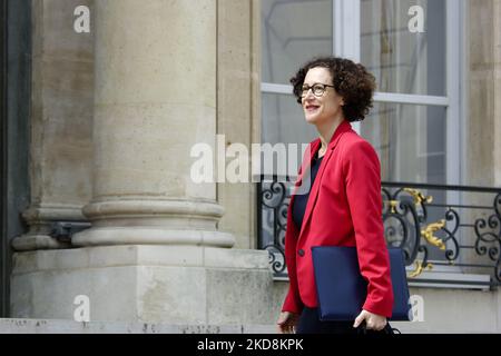 Die französische Vizeminister für Wohnungswesen Emmanuelle Wargon trifft nach den Präsidentschaftswahlen auf die erste wöchentliche Kabinettssitzung im Elysee-Palast ein - 28. April 2022, Paris (Foto: Daniel Pier/NurPhoto) Stockfoto