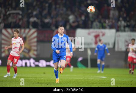 John Lundstram vom Rangers FC kontrolliert den Ball während RB Leipzig gegen den Rangers FC, UEFA Europa League Halbfinale in der Red Bull Arena, Leipzig, Deutschland am 28. April 2022. (Foto von Ulrik Pedersen/NurPhoto) Stockfoto