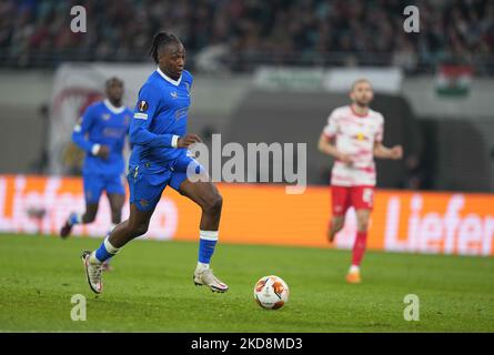 Joe Aribo vom Rangers FC kontrolliert den Ball während RB Leipzig gegen den Rangers FC, UEFA Europa League Halbfinale in der Red Bull Arena, Leipzig, Deutschland am 28. April 2022. (Foto von Ulrik Pedersen/NurPhoto) Stockfoto