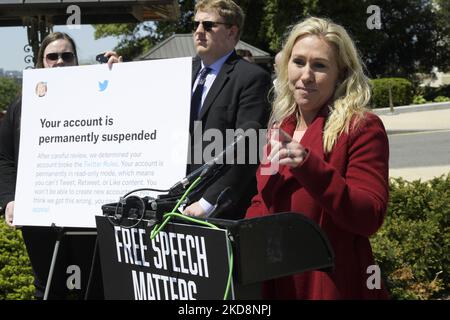 Die US-Vertreterin Marjorie Taylor Greene (R-GA) spricht heute auf einer Pressekonferenz im 28 US-amerikanischen House Triangle/Capitol Hill in Washington DC, USA, über den Kauf von Twitter durch Elon Musks und ihre Vision von Free Speech Online 2022. (Foto von Lenin Nolly/NurPhoto) Stockfoto