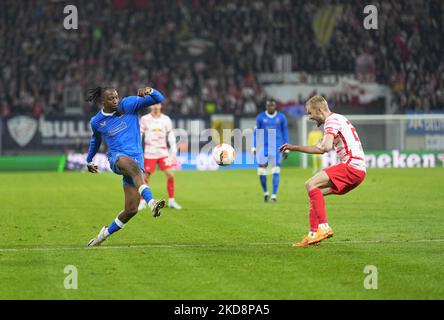 Joe Aribo vom Rangers FC kontrolliert den Ball während RB Leipzig gegen den Rangers FC, UEFA Europa League Halbfinale in der Red Bull Arena, Leipzig, Deutschland am 28. April 2022. (Foto von Ulrik Pedersen/NurPhoto) Stockfoto