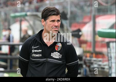 andrea sottil Trainer von ascoli beim italienischen Fußballspiel Serie B US Cremonese gegen Ascoli Calcio am 30. April 2022 im Stadio Giovanni Zini in Cremona, Italien (Foto: Alessio Tarpini/LiveMedia/NurPhoto) Stockfoto