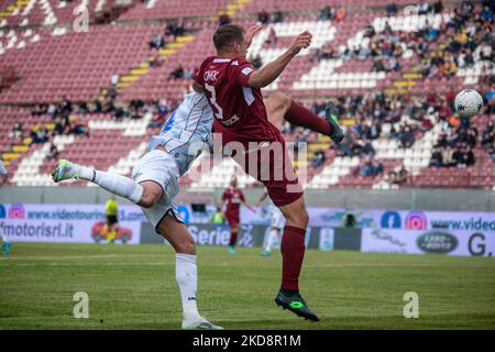 Cionek Thiago Reggina wurde während des Spiels Reggina 1914 gegen Como 1907 in der italienischen Fußball-Serie B am 30. April 2022 im Stadio Oreste Granillo in Reggio Calabria, Italien gedreht (Foto: Valentina Giannettoni/LiveMedia/NurPhoto) Stockfoto