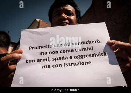 Auf der Piazza della Repubblica in Rom fand am 30. April 2022 eine Demonstration zur Unterstützung des Volkes von Hazara statt, um „die Gewalt und die fortwährenden Angriffe zu verurteilen und die Welt zu bitten, nicht vergessen zu werden“ (Foto: Andrea Ronchini/NurPhoto) Stockfoto