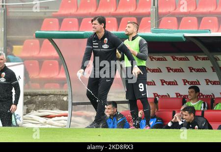 andrea sottil Trainer von ascoli beim italienischen Fußballspiel Serie B US Cremonese gegen Ascoli Calcio am 30. April 2022 im Stadio Giovanni Zini in Cremona, Italien (Foto: Alessio Tarpini/LiveMedia/NurPhoto) Stockfoto