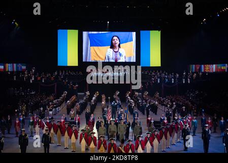 Zum 25.-jährigen Jubiläum von Virginia International Tattoo treten Hunderte von Mitgliedern von Militärbands und Bohrteams für ein Publikum in der SCOPE Arena in Nofolk, VA, am 28.. April 2022 auf. (Foto von Zach D Roberts/NurPhoto) Stockfoto